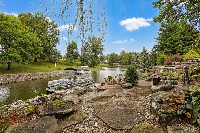 665 E Lake Drive, Edwardsville, IL 62025