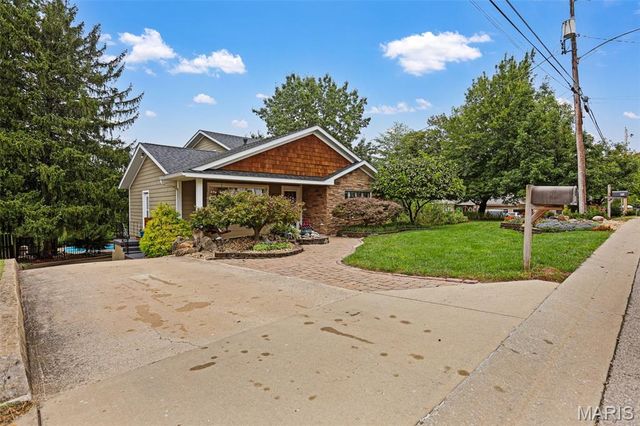 665 E Lake Drive, Edwardsville, IL 62025