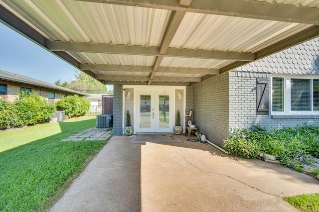 1104 Sheridan Lane, Cleburne, TX 76033