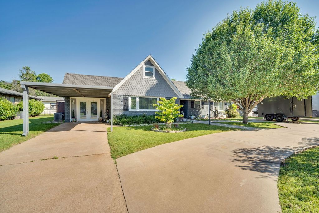 1104 Sheridan Lane, Cleburne, TX 76033