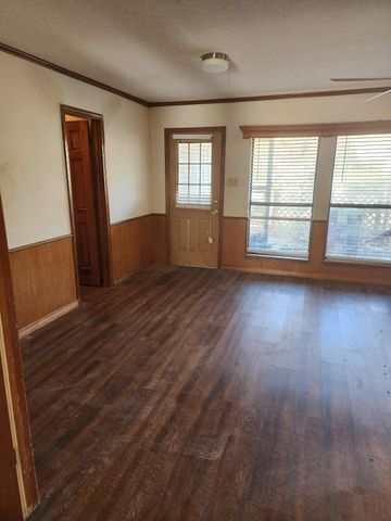 1316 Edna Street, Commerce, TX 75428