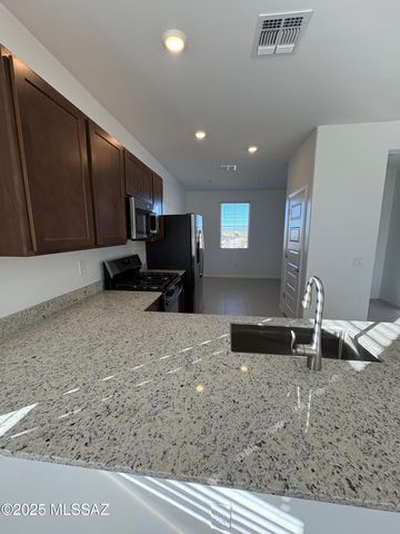 8756 E Crimson Snowberry Way, Vail, AZ 85641