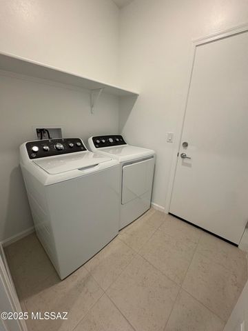 8756 E Crimson Snowberry Way, Vail, AZ 85641