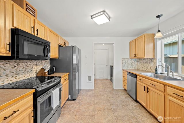 14465 100th Avenue SE, Yelm, WA 98597