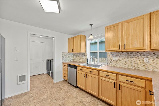 14465 100th Avenue SE, Yelm, WA 98597