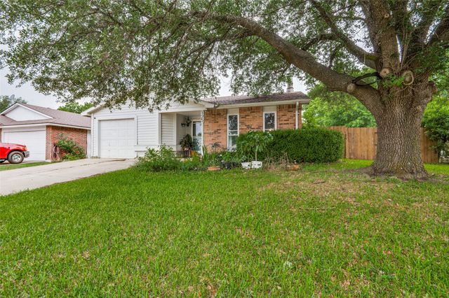 125 London Lane, Glenn Heights, TX 75154