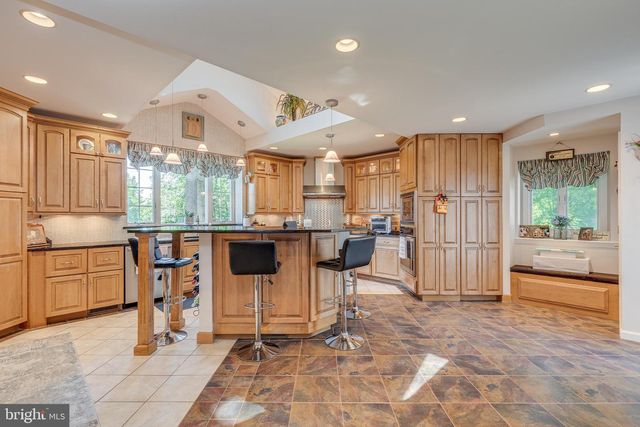 3 KENNETH CT, Hamilton, NJ 08620