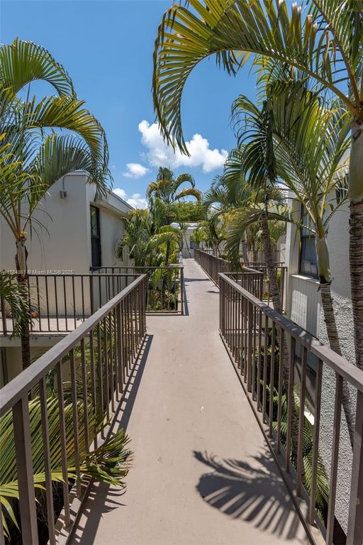 20350 W Country Club Dr PH24-4, Aventura, FL 33180