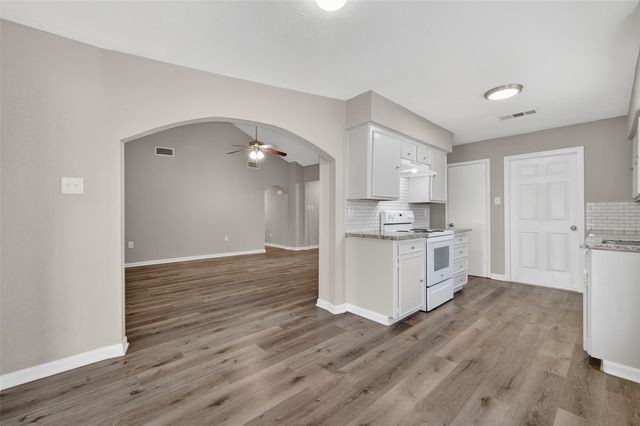 5243 Wickview Lane, Houston, TX 77053