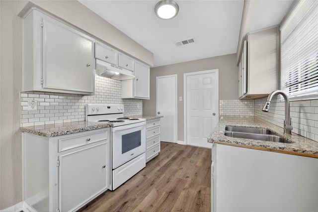 5243 Wickview Lane, Houston, TX 77053