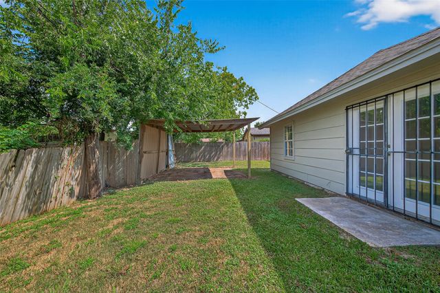 5243 Wickview Lane, Houston, TX 77053