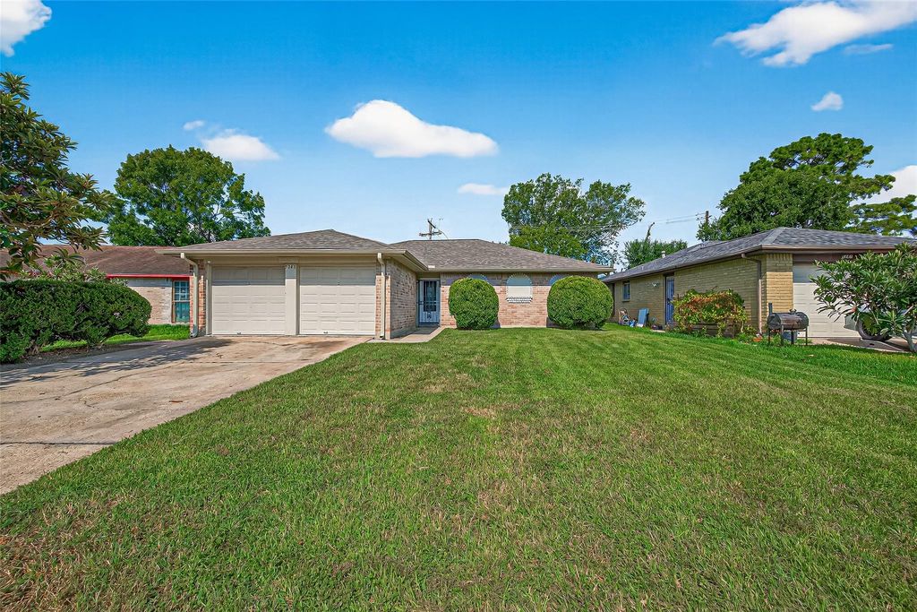 5243 Wickview Lane, Houston, TX 77053