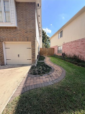 2818 Woodcreek Meadows Lane, Houston, TX 77073