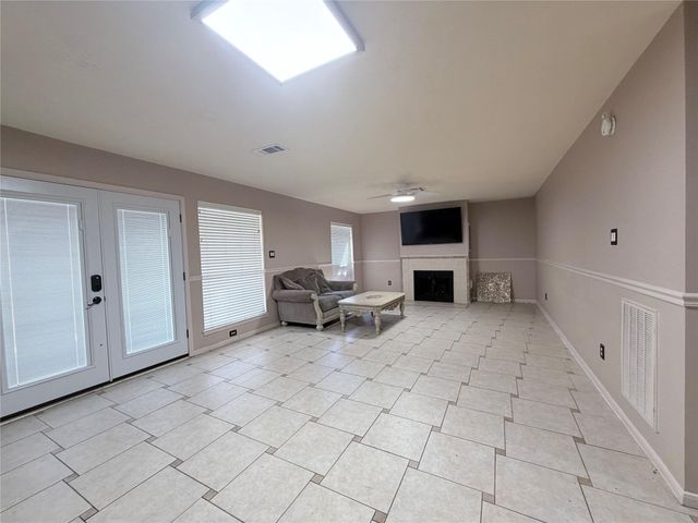 2818 Woodcreek Meadows Lane, Houston, TX 77073