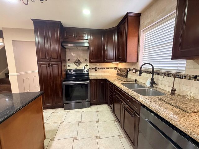 2818 Woodcreek Meadows Lane, Houston, TX 77073