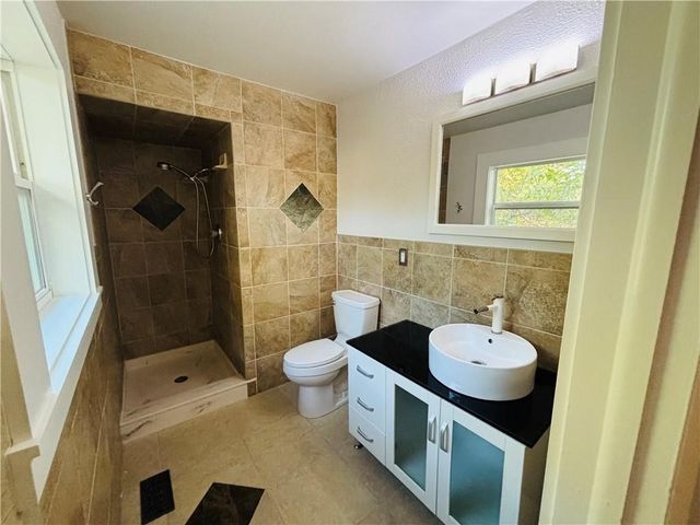 700 E Edna Street, Fayetteville, AR 72703