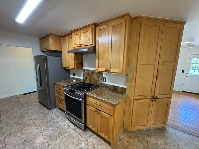 700 E Edna Street, Fayetteville, AR 72703