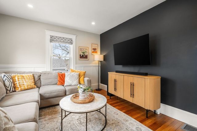 10 Nahanton Ave, Milton, MA 02186