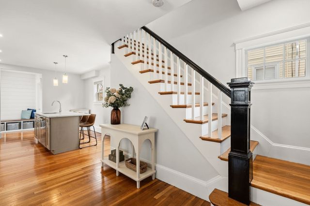 10 Nahanton Ave, Milton, MA 02186