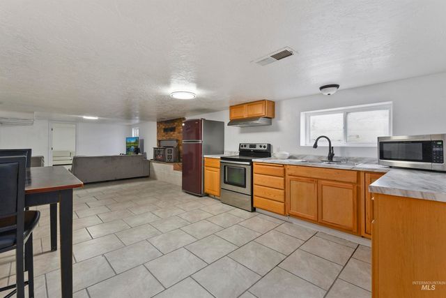 3819 S Montana, Caldwell, ID 83605