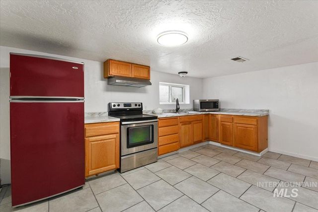 3819 S Montana, Caldwell, ID 83605