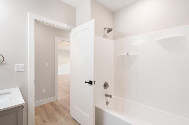 404 SUGARBERRY DR, Columbia, MO 65201