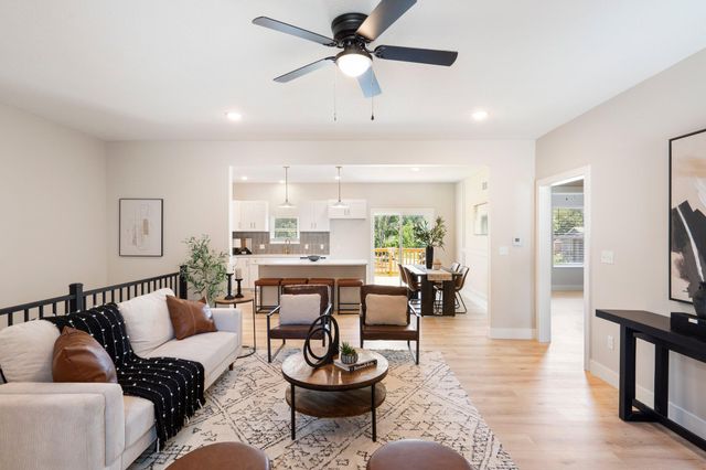 404 SUGARBERRY DR, Columbia, MO 65201