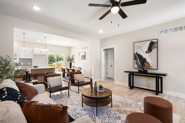 404 SUGARBERRY DR, Columbia, MO 65201