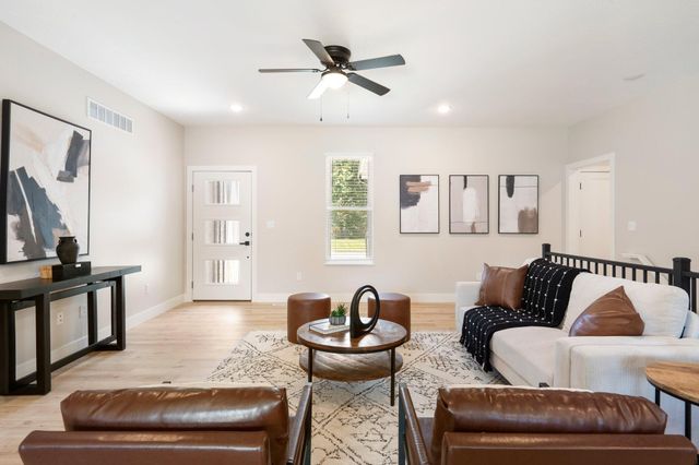 404 SUGARBERRY DR, Columbia, MO 65201