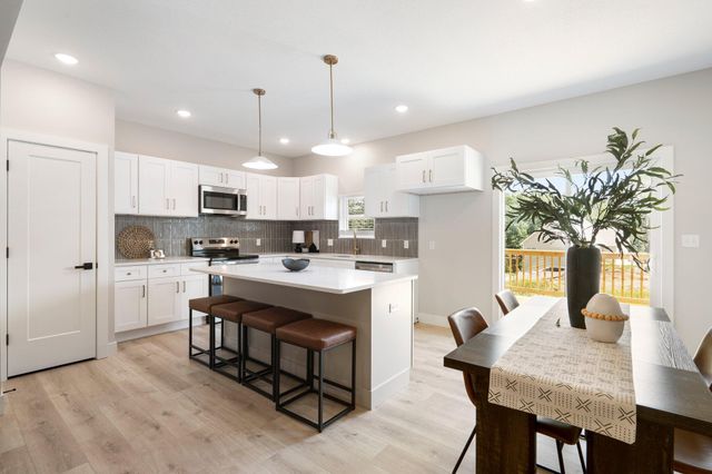 404 SUGARBERRY DR, Columbia, MO 65201