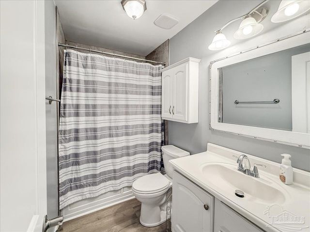 1100 Shoreline Dr 221, Gulf Breeze, FL 32561