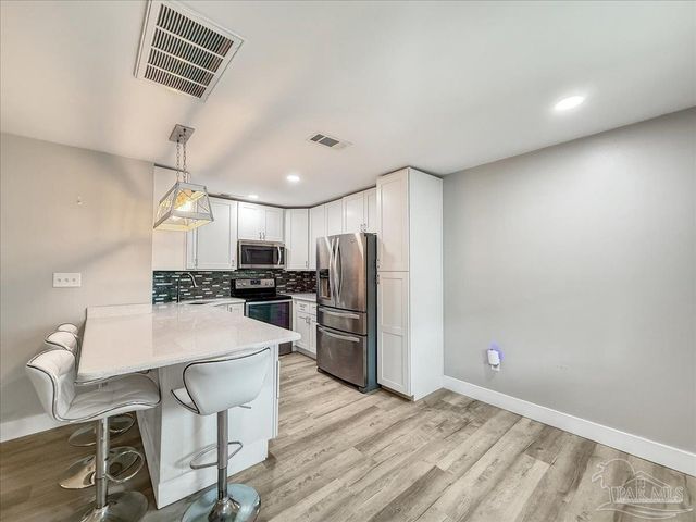 1100 Shoreline Dr 221, Gulf Breeze, FL 32561