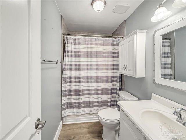 1100 Shoreline Dr 221, Gulf Breeze, FL 32561