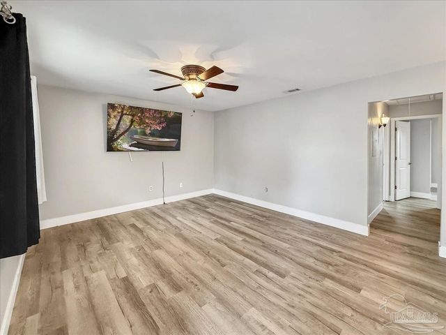 1100 Shoreline Dr 221, Gulf Breeze, FL 32561