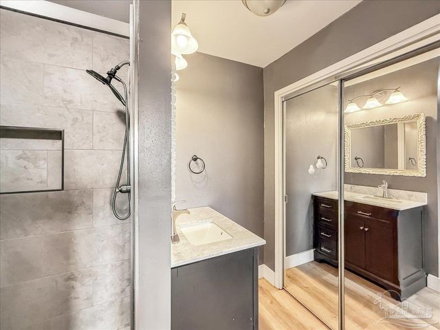 1100 Shoreline Dr 221, Gulf Breeze, FL 32561