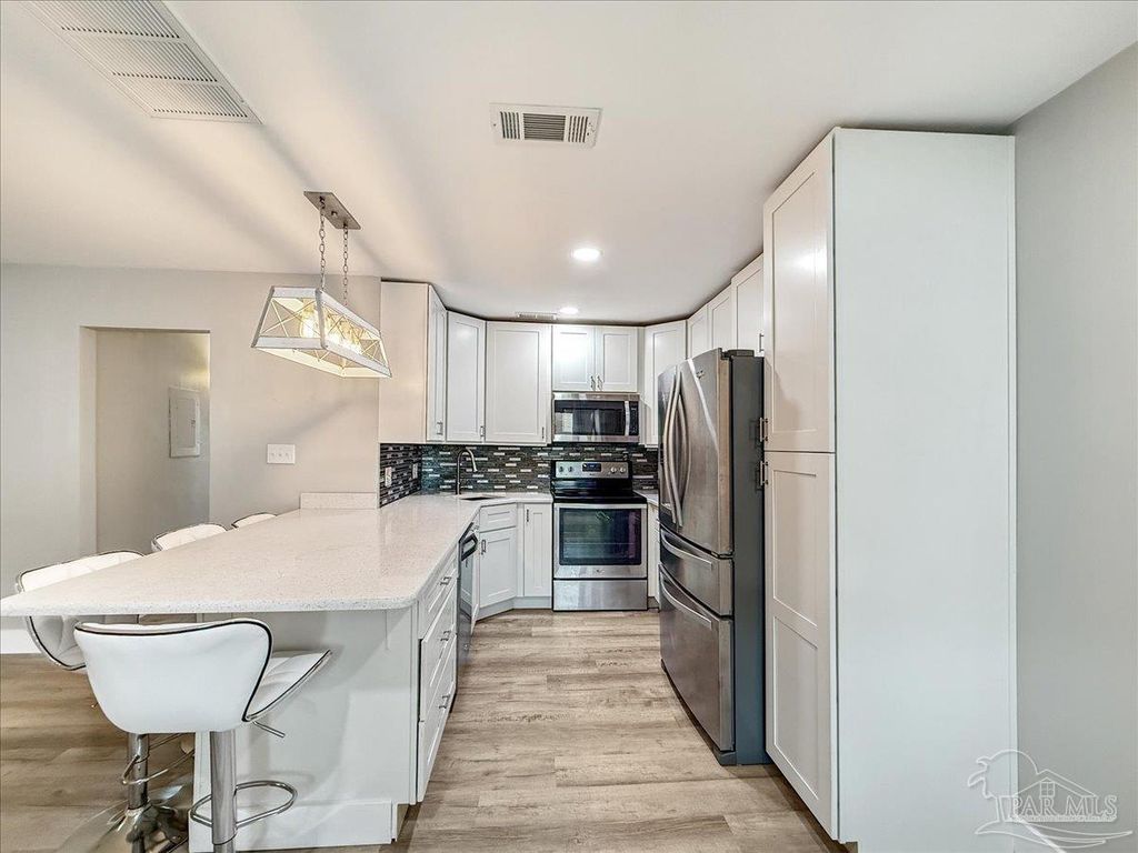 1100 Shoreline Dr 221, Gulf Breeze, FL 32561