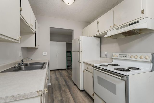 2007 E 122nd Street B15, Burnsville, MN 55337