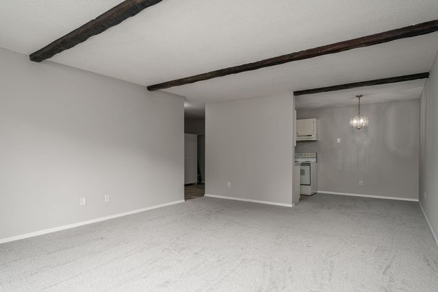 2007 E 122nd Street B15, Burnsville, MN 55337