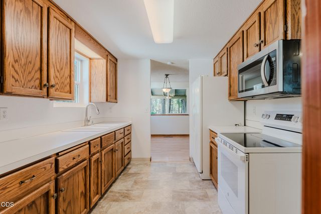 52591 Sunrise Boulevard, La Pine, OR 97739