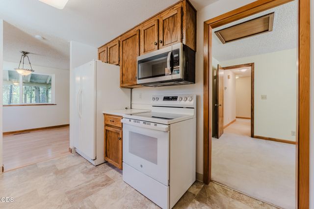 52591 Sunrise Boulevard, La Pine, OR 97739