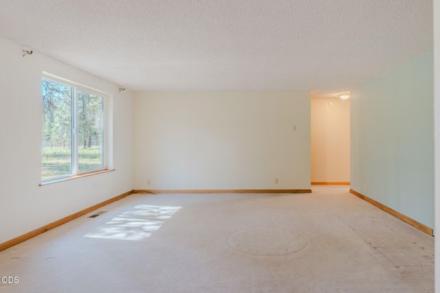 52591 Sunrise Boulevard, La Pine, OR 97739