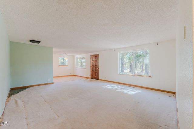52591 Sunrise Boulevard, La Pine, OR 97739