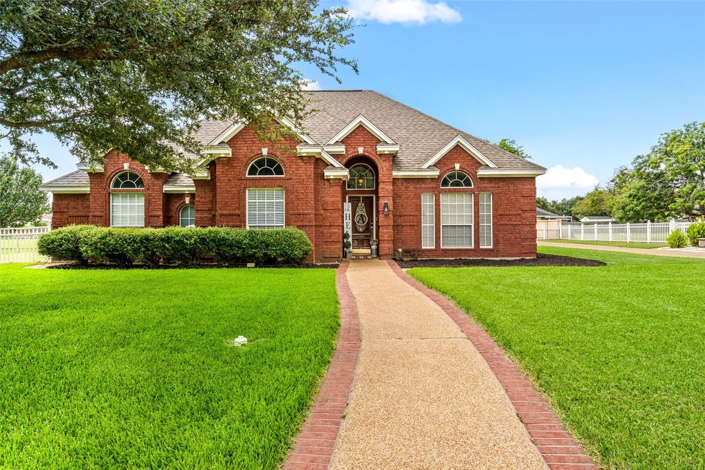 625 Retoma Park, Robinson, TX 76706