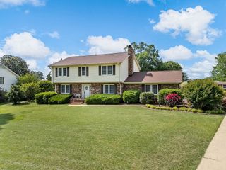 107 Forestdale Drive, Boiling Springs, SC 29316