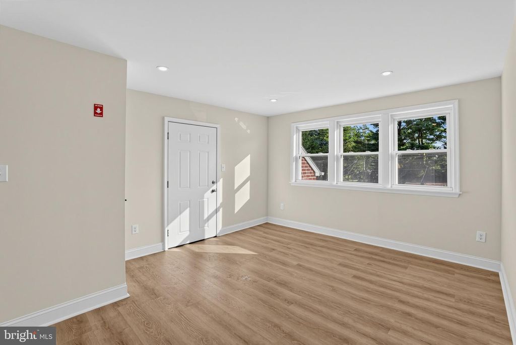 121 RUTLEDGE AVE, FOLSOM, PA 19033 — photo 3