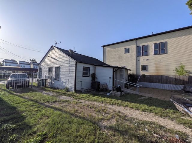 2211 Ella Boulevard, Houston, TX 77008