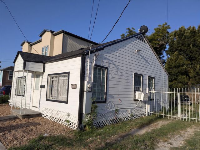 2211 Ella Boulevard, Houston, TX 77008