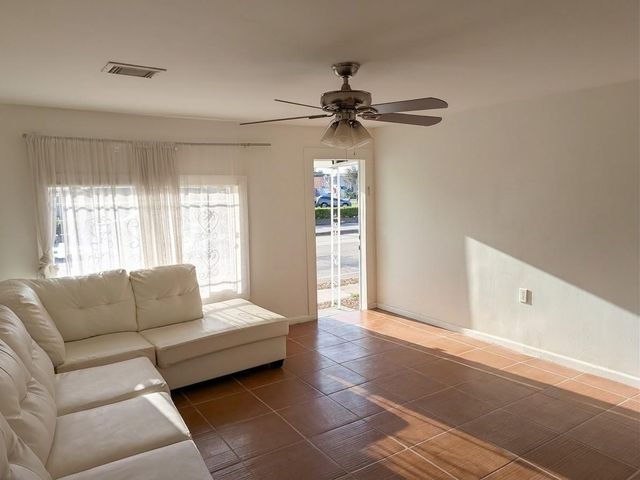 2211 Ella Boulevard, Houston, TX 77008