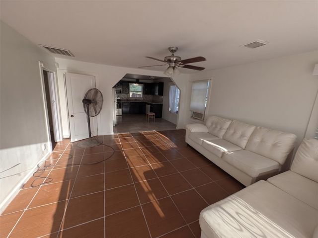 2211 Ella Boulevard, Houston, TX 77008