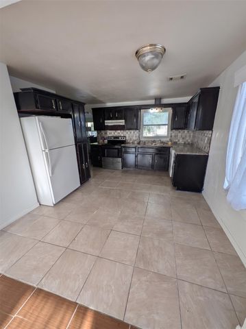 2211 Ella Boulevard, Houston, TX 77008